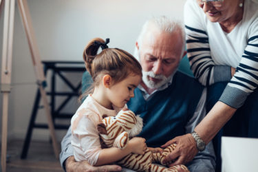 Experiencia, conocimiento y cariño: el mejor legado de los abuelos a sus nietos