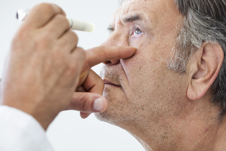 ¿Cómo controlar el glaucoma en personas mayores?